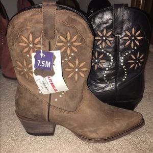 Cowgirl boots- black pair